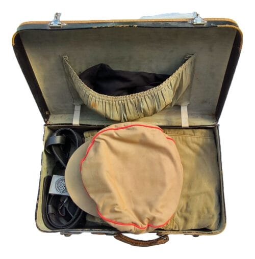 Hitler Jugend uniform in koffer
