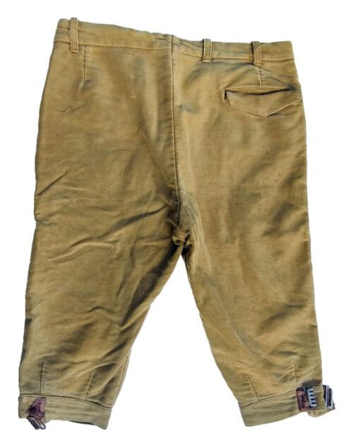 Hitler Jugend uniform in koffer