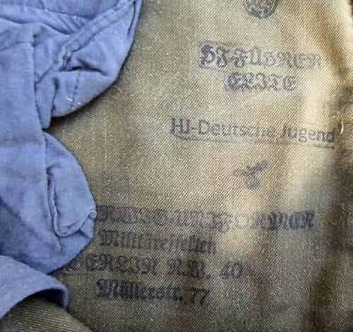 Hitler Jugend uniform in koffer