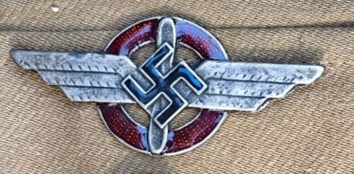 Hitler Jugend uniform in koffer