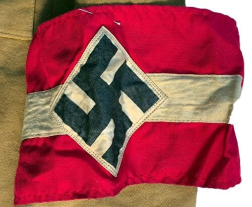 Hitler Jugend uniform in koffer