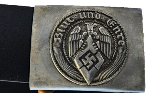 Hitler Jugend uniform in koffer