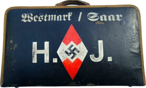 Hitler Jugend uniform in koffer