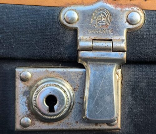 Hitler Jugend uniform in koffer